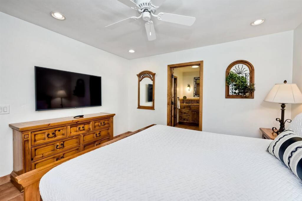 Great Group Retreat! Hacienda Decor, Spacious Floor Plan, Private Backyard Κάρλσμπαντ Εξωτερικό φωτογραφία