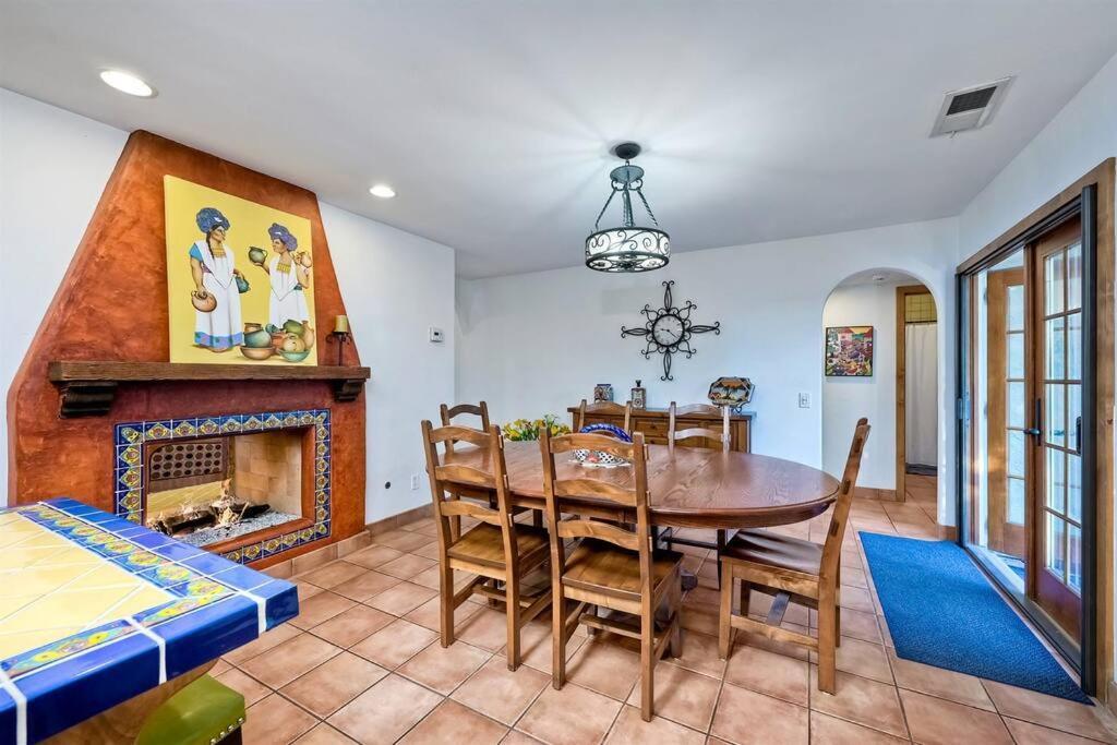 Great Group Retreat! Hacienda Decor, Spacious Floor Plan, Private Backyard Κάρλσμπαντ Εξωτερικό φωτογραφία