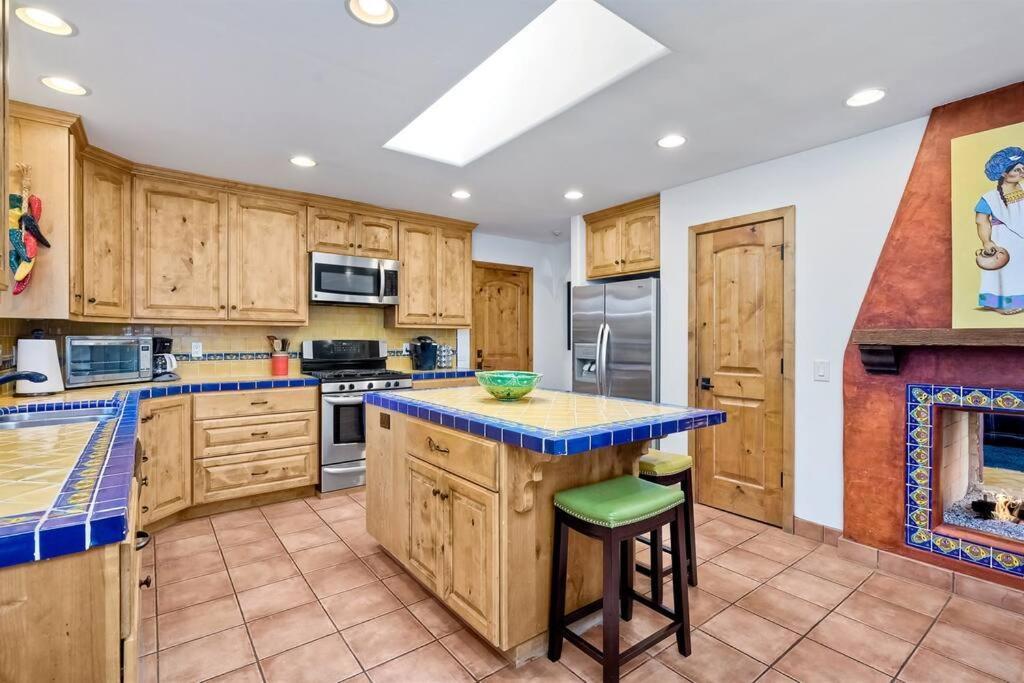 Great Group Retreat! Hacienda Decor, Spacious Floor Plan, Private Backyard Κάρλσμπαντ Εξωτερικό φωτογραφία